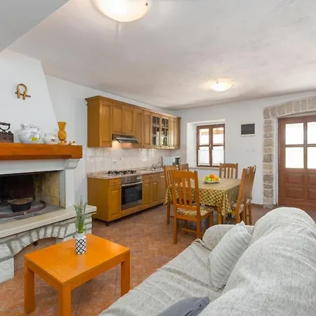 Holiday home Homes Ana And Maria Kanfanar