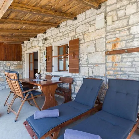 Holiday home Homes Ana And Maria Kanfanar